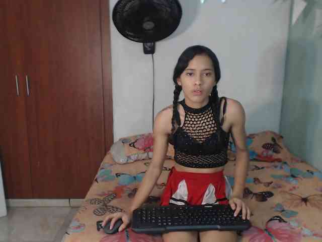 nicolle-sanders webcam