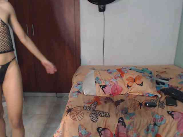 nicolle-sanders webcam