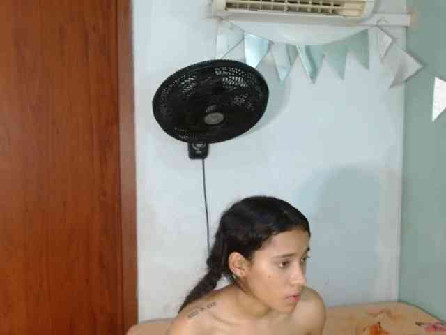 nicolle-sanders Live Webcam on BongaCams
