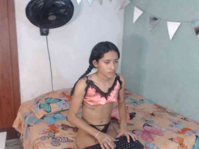 nicolle-sanders webcam