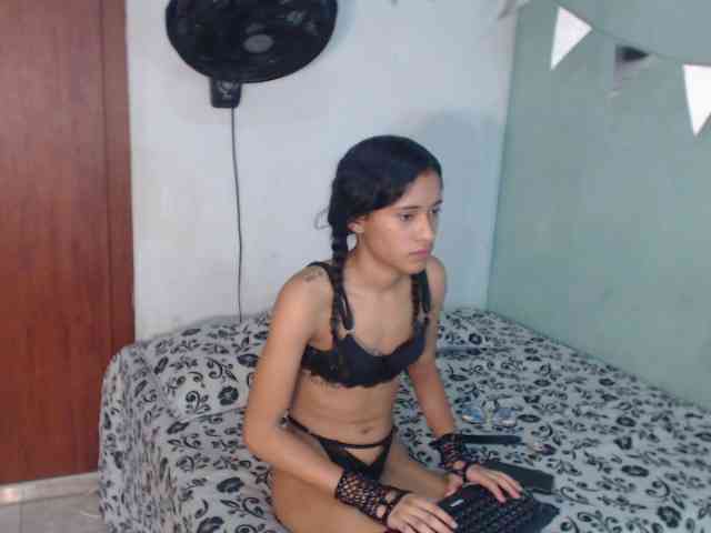 nicolle-sanders webcam
