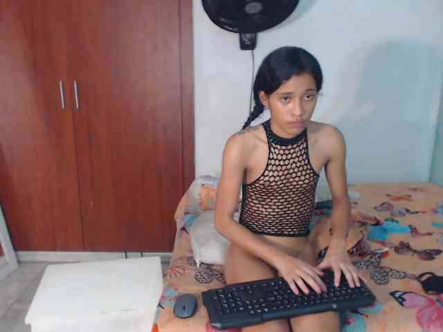 nicolle-sanders webcam