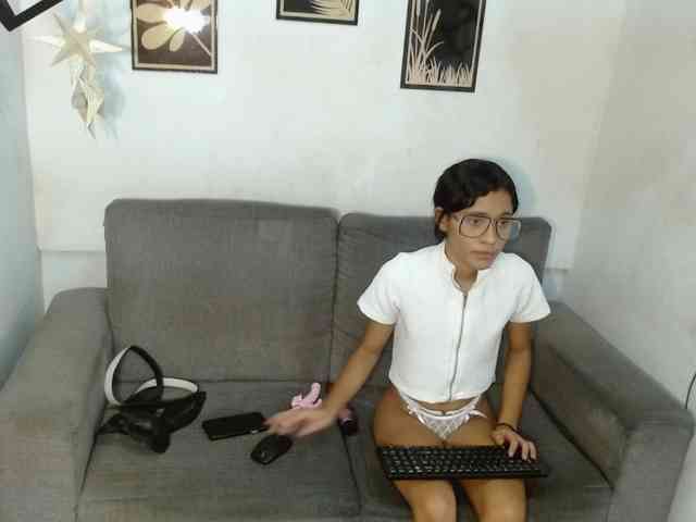 nicolle-sanders webcam