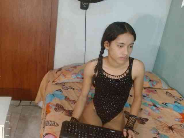 nicolle-sanders webcam