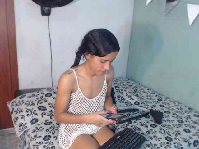 nicolle-sanders webcam