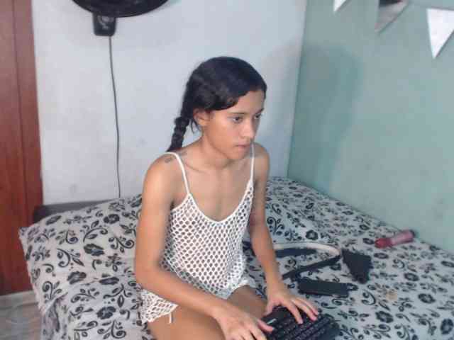nicolle-sanders webcam