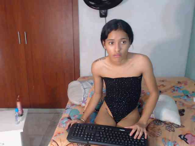 nicolle-sanders webcam