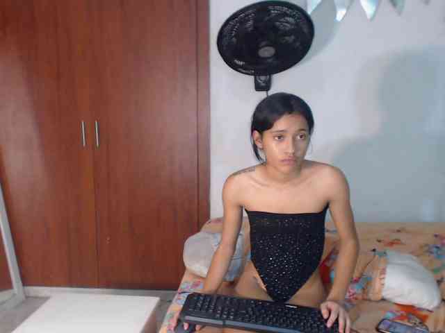 nicolle-sanders webcam