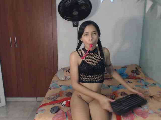 nicolle-sanders webcam