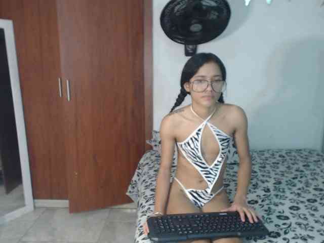 nicolle-sanders webcam