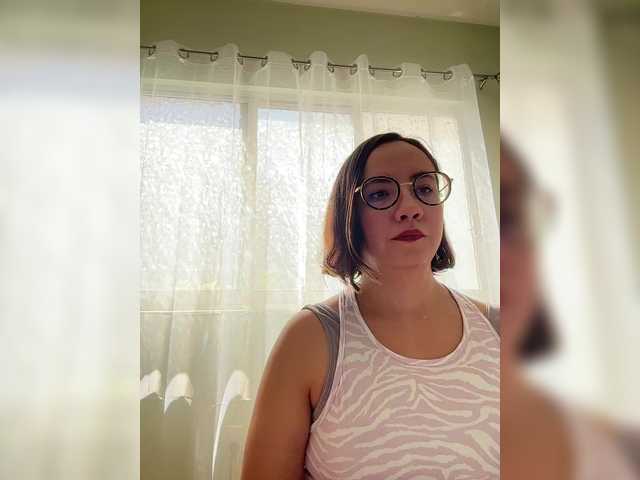 MishelleLopez's BongaCams show and profile