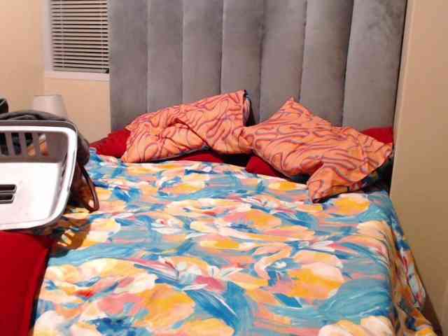 JUICYBOOBS36DD webcam