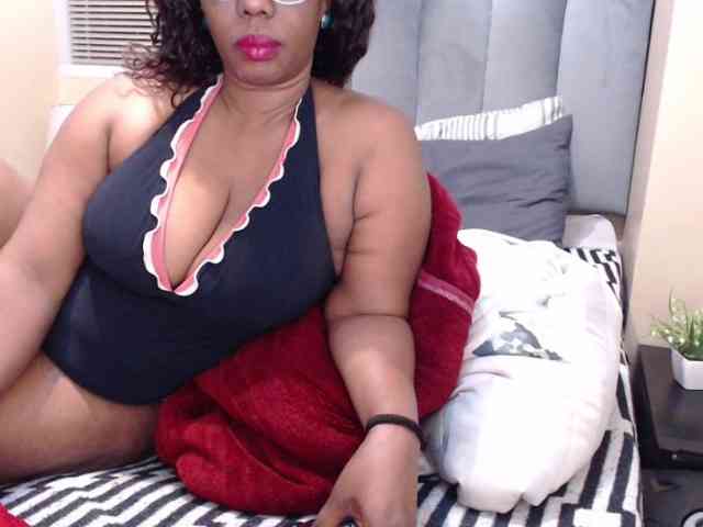 JUICYBOOBS36DD webcam