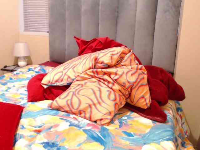 JUICYBOOBS36DD webcam