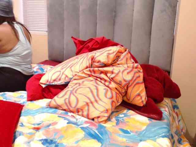 JUICYBOOBS36DD webcam