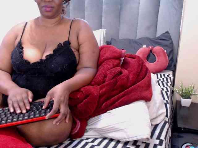 JUICYBOOBS36DD webcam