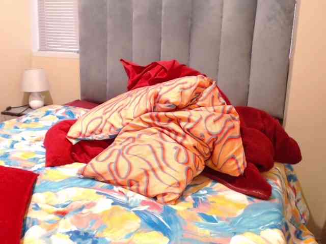 JUICYBOOBS36DD webcam