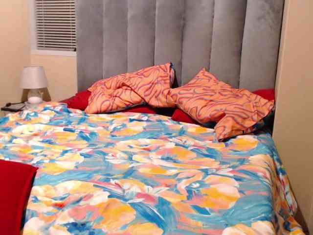 JUICYBOOBS36DD webcam