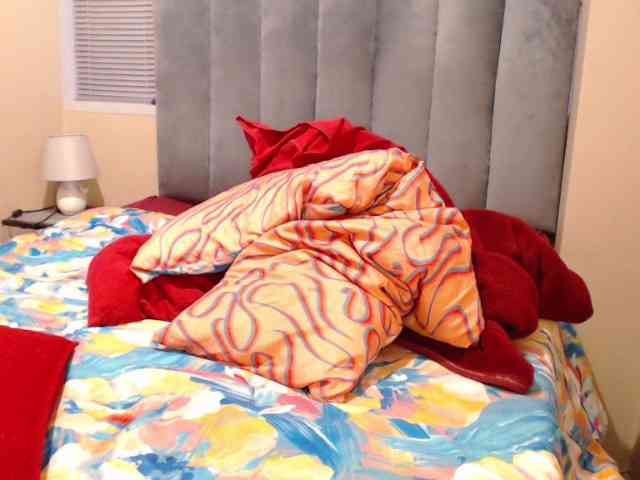 JUICYBOOBS36DD webcam