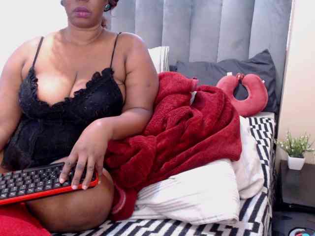 JUICYBOOBS36DD webcam