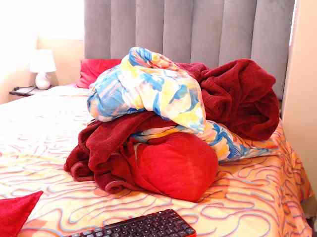 JUICYBOOBS36DD webcam