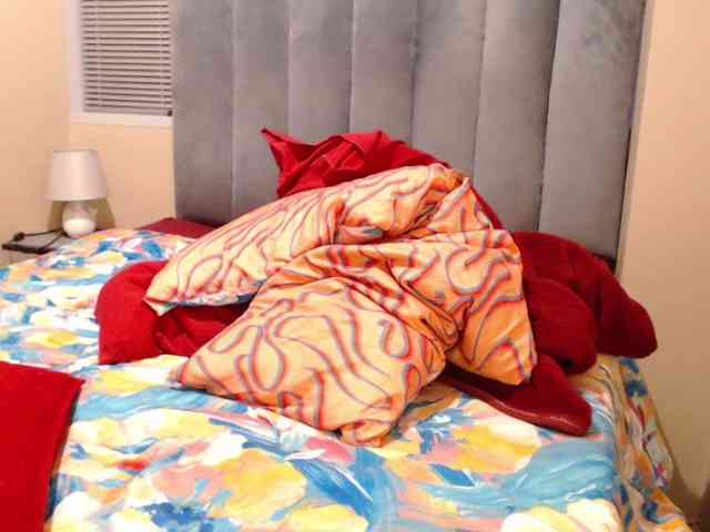 JUICYBOOBS36DD webcam