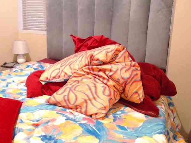 JUICYBOOBS36DD webcam