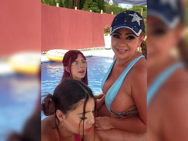 anitaandpaloma from BongaCams is Freechat