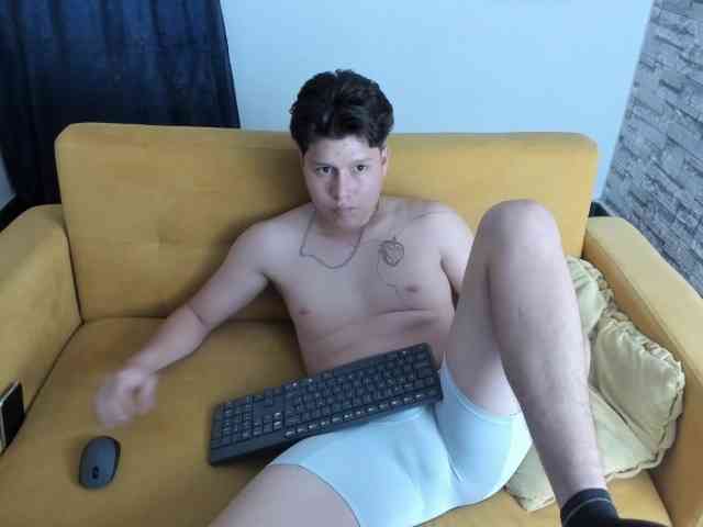 daniel-leon Live Webcam on BongaCams