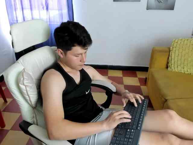 daniel-leon daniel-leon