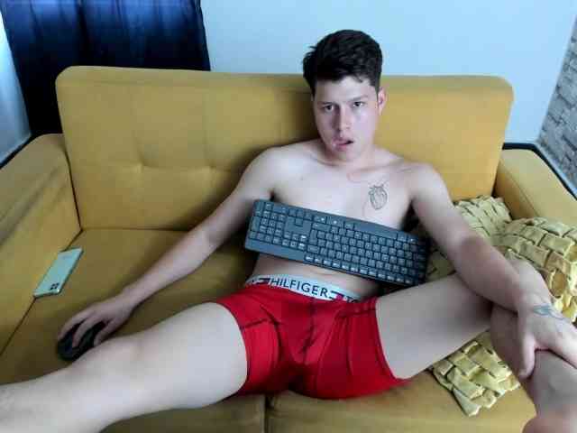 daniel-leon daniel-leon