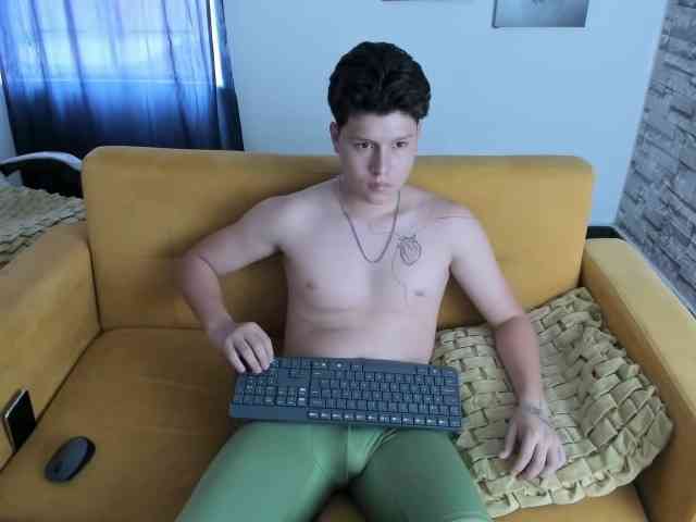 daniel-leon Live Webcam on BongaCams