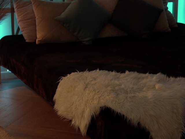 Lianna's BongaCams show and profile