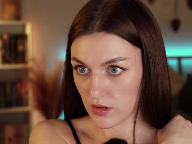 Lianna's BongaCams show and profile