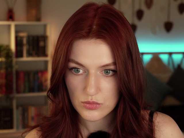 Lianna's BongaCams show and profile