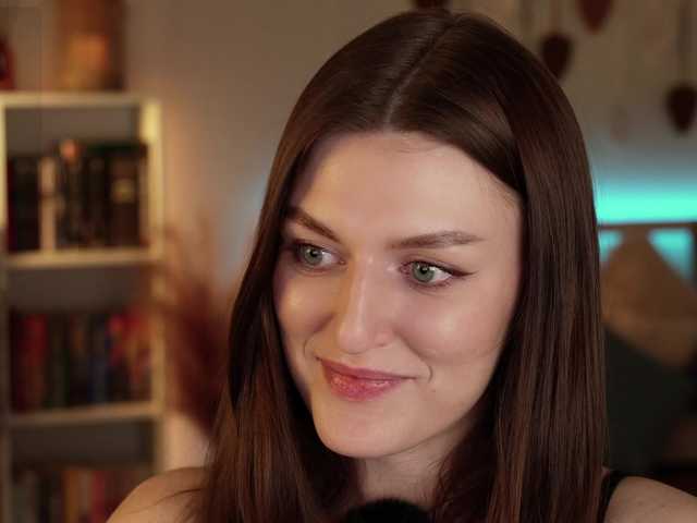 Lianna's BongaCams show and profile