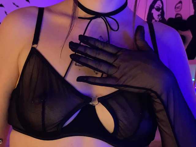 Lianna's BongaCams show and profile