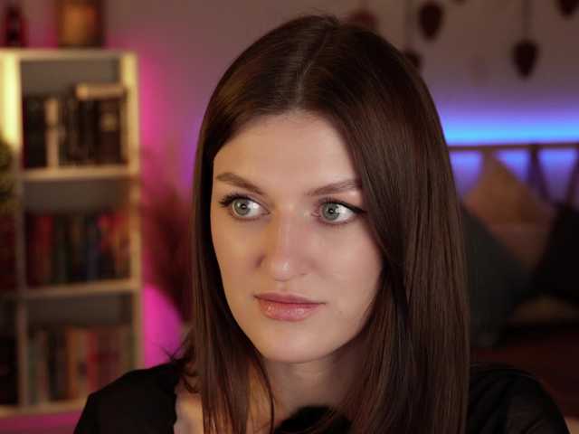 Lianna's BongaCams show and profile