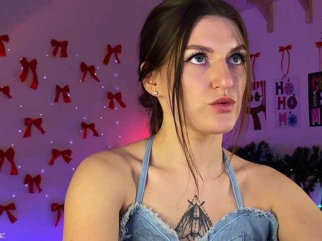 Lianna's BongaCams show and profile