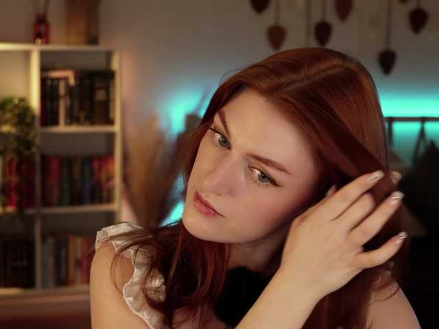 Lianna's BongaCams show and profile