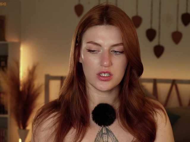 Lianna's BongaCams show and profile