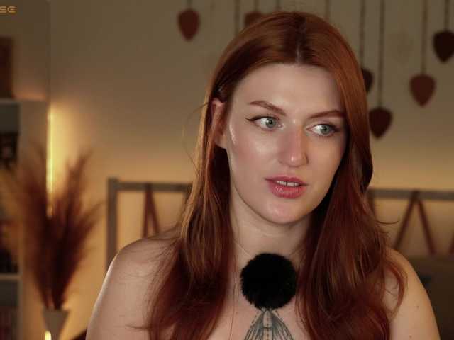 Lianna's BongaCams show and profile