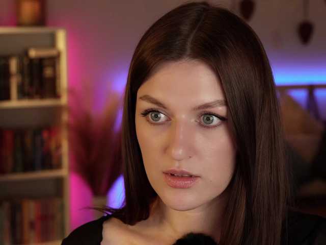 Lianna's BongaCams show and profile