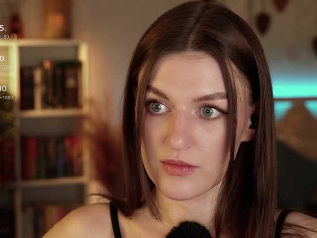 Lianna's BongaCams show and profile