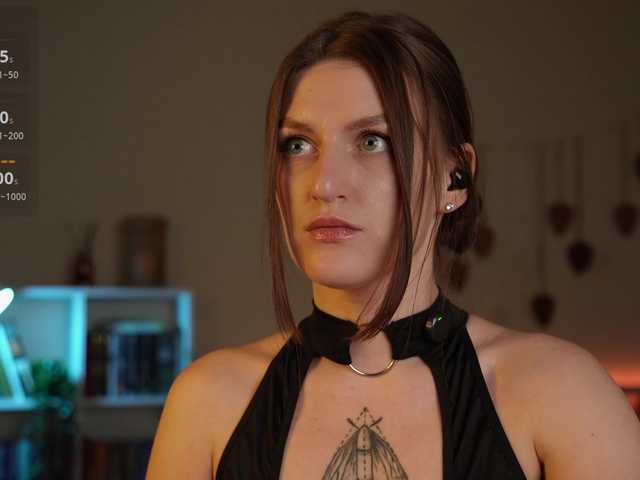 Lianna's BongaCams show and profile