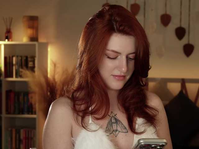 Lianna's BongaCams show and profile