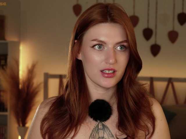 Lianna's BongaCams show and profile