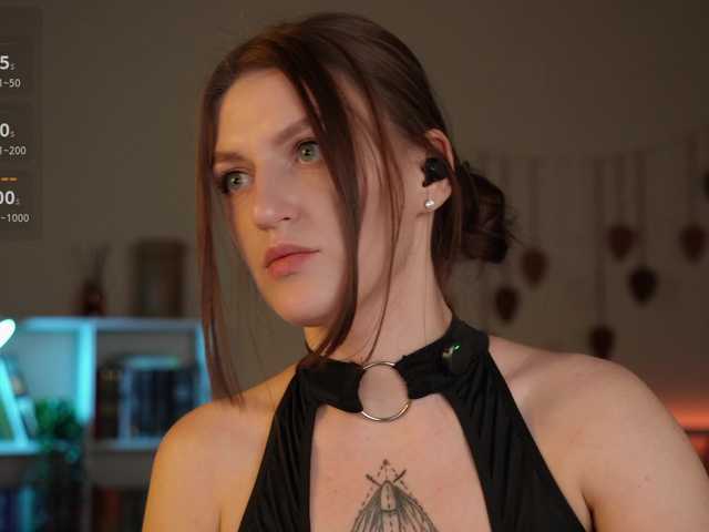 Lianna's BongaCams show and profile