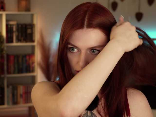 Lianna's BongaCams show and profile