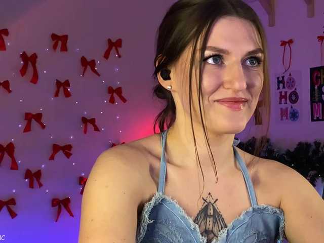 Lianna's BongaCams show and profile